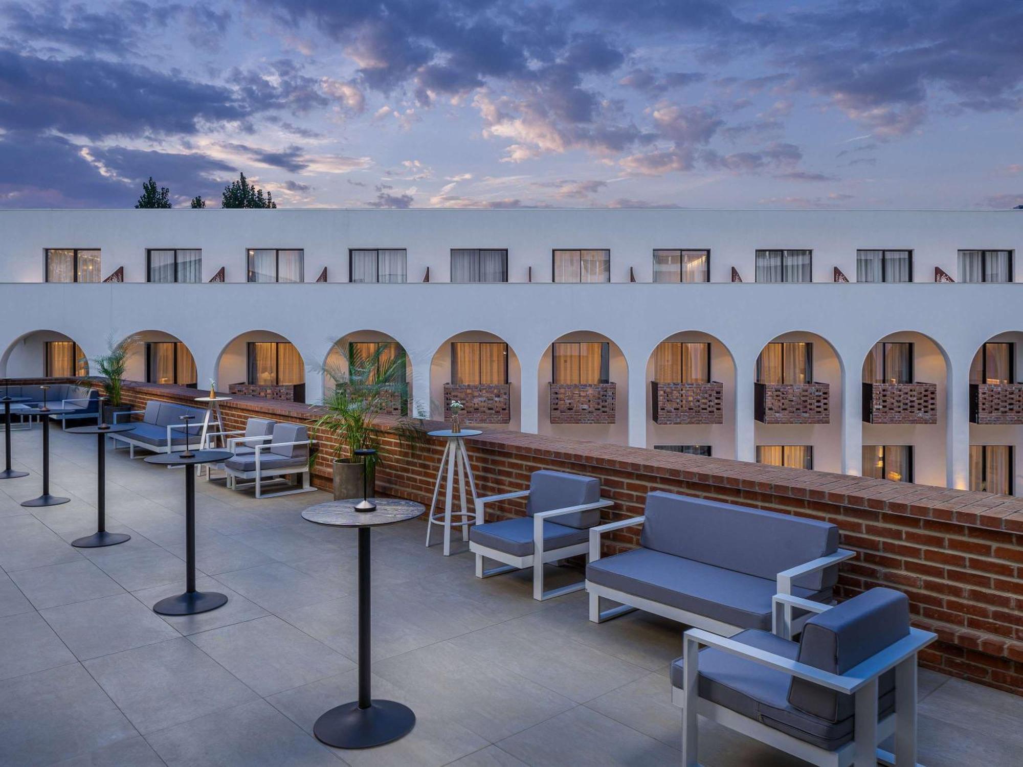 Mercure Conacul Cozieni Pasarea Экстерьер фото