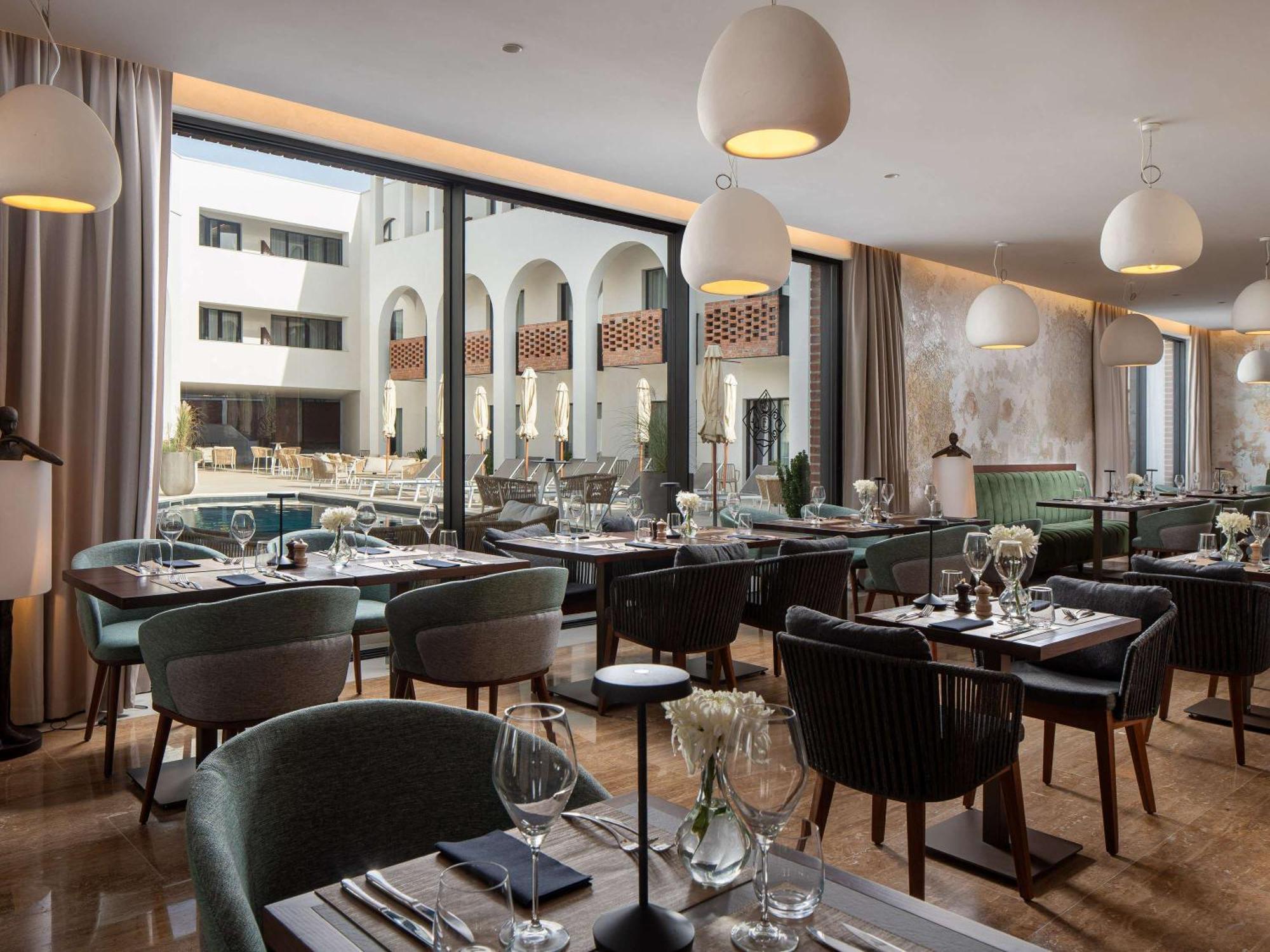 Mercure Conacul Cozieni Pasarea Экстерьер фото