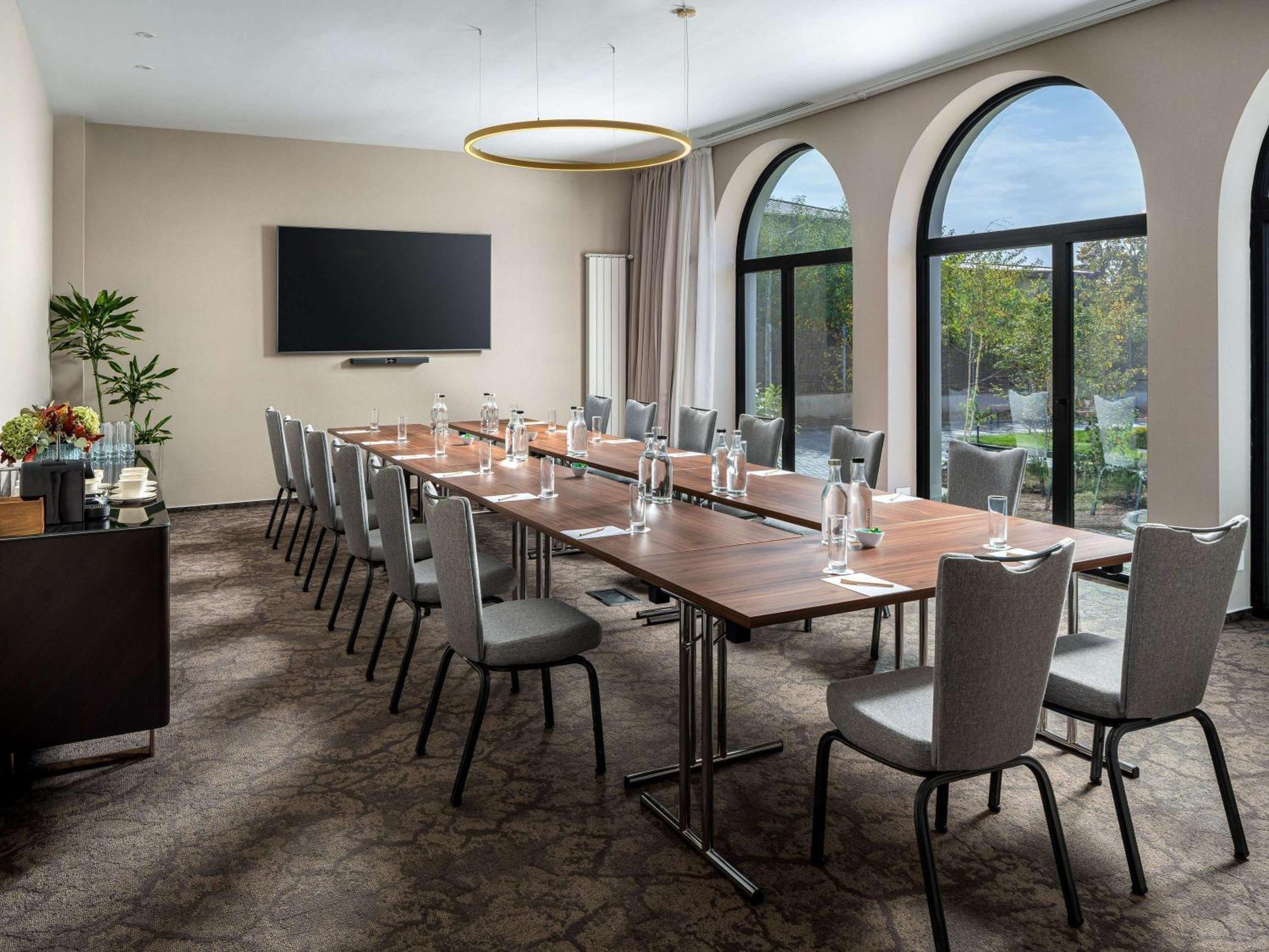 Mercure Conacul Cozieni Pasarea Экстерьер фото