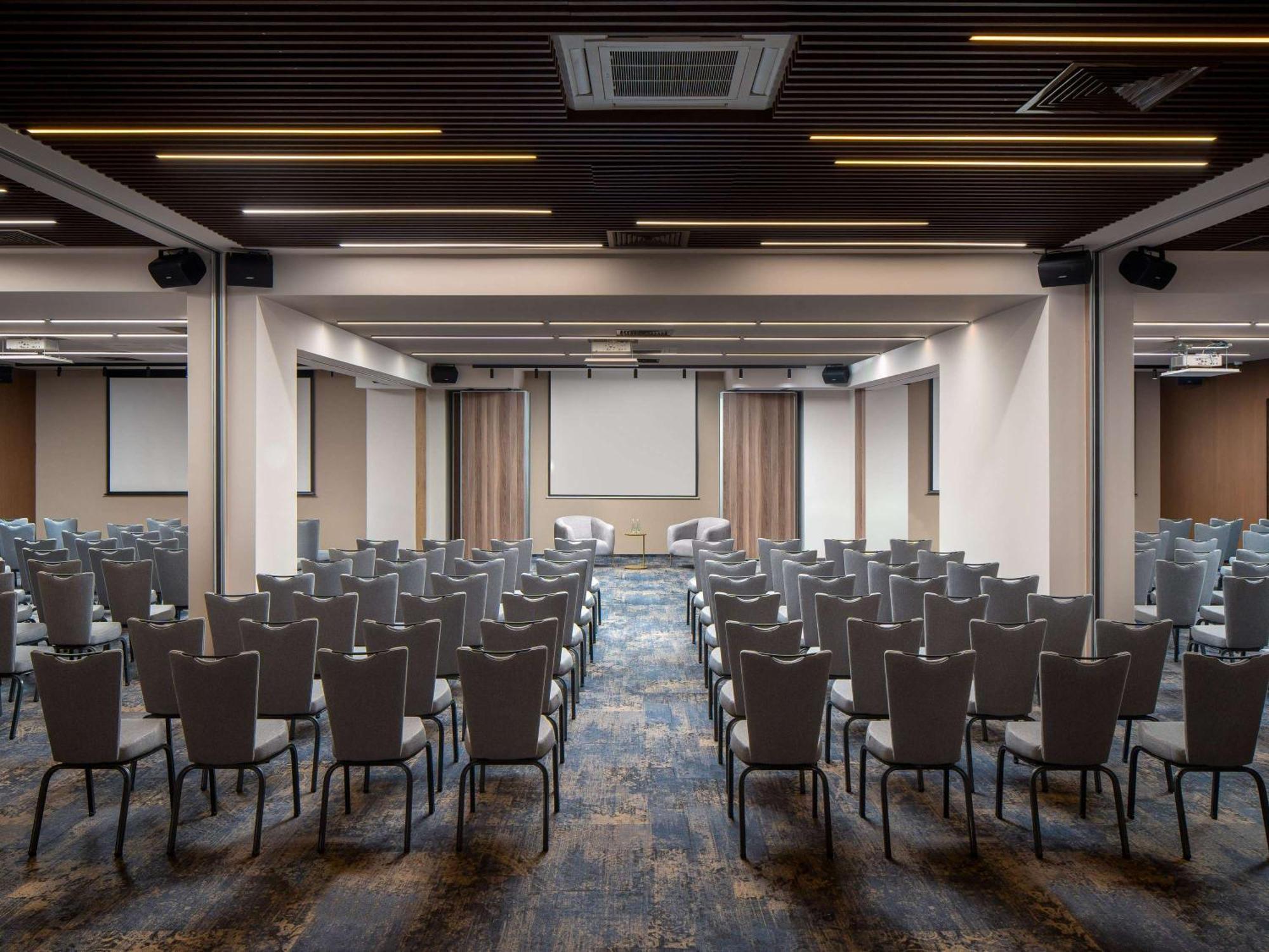 Mercure Conacul Cozieni Pasarea Экстерьер фото