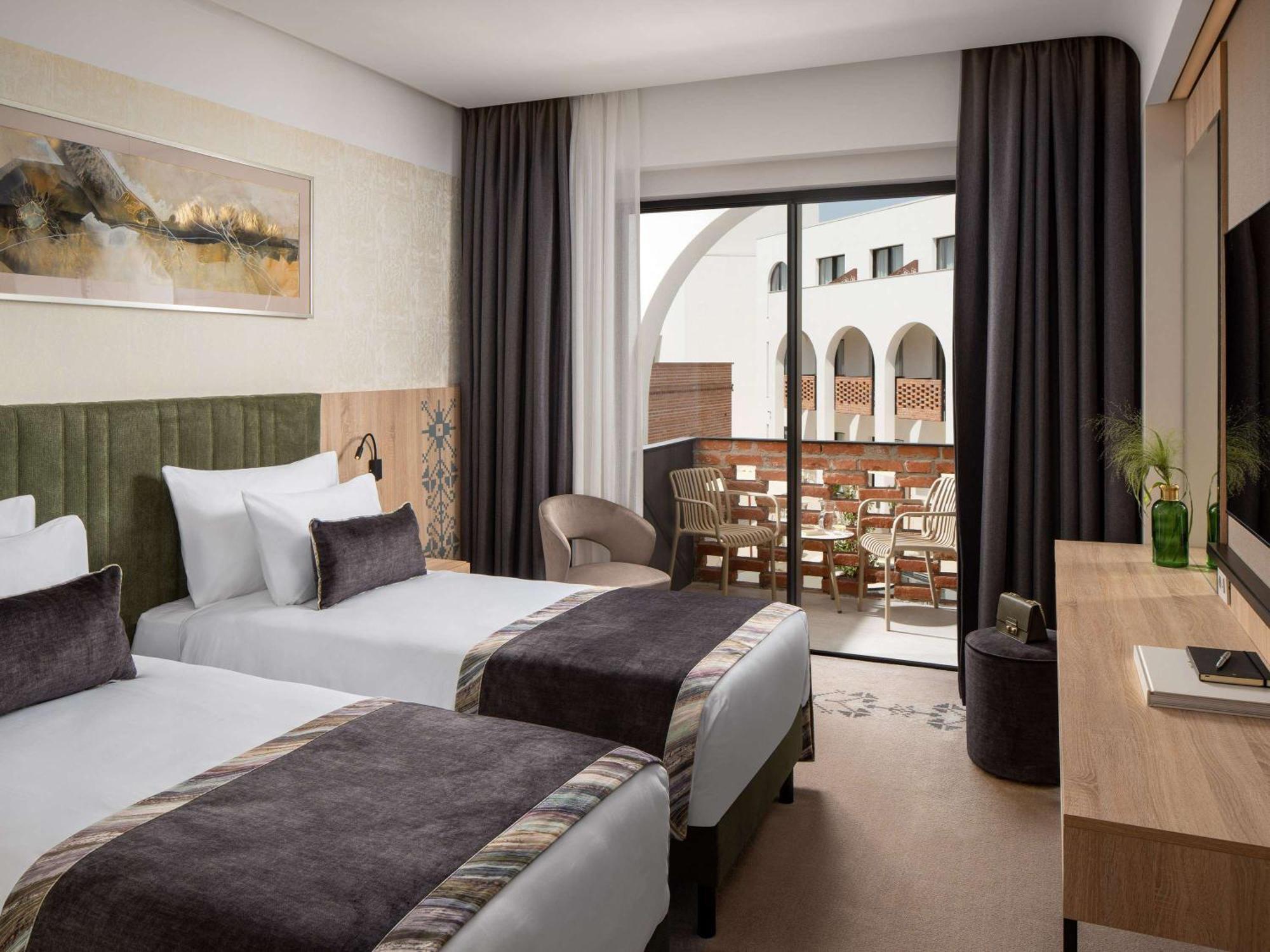 Mercure Conacul Cozieni Pasarea Экстерьер фото