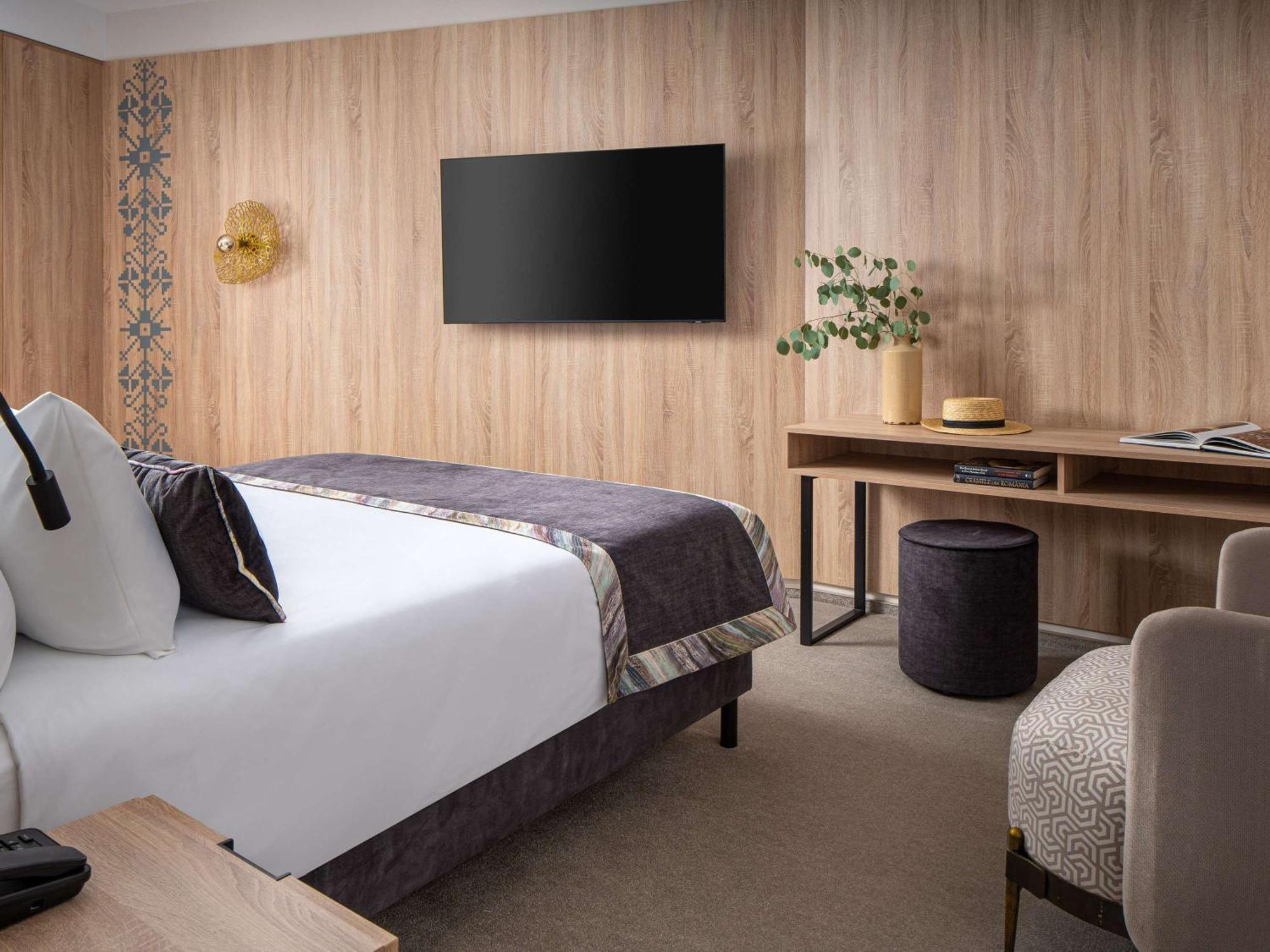Mercure Conacul Cozieni Pasarea Экстерьер фото