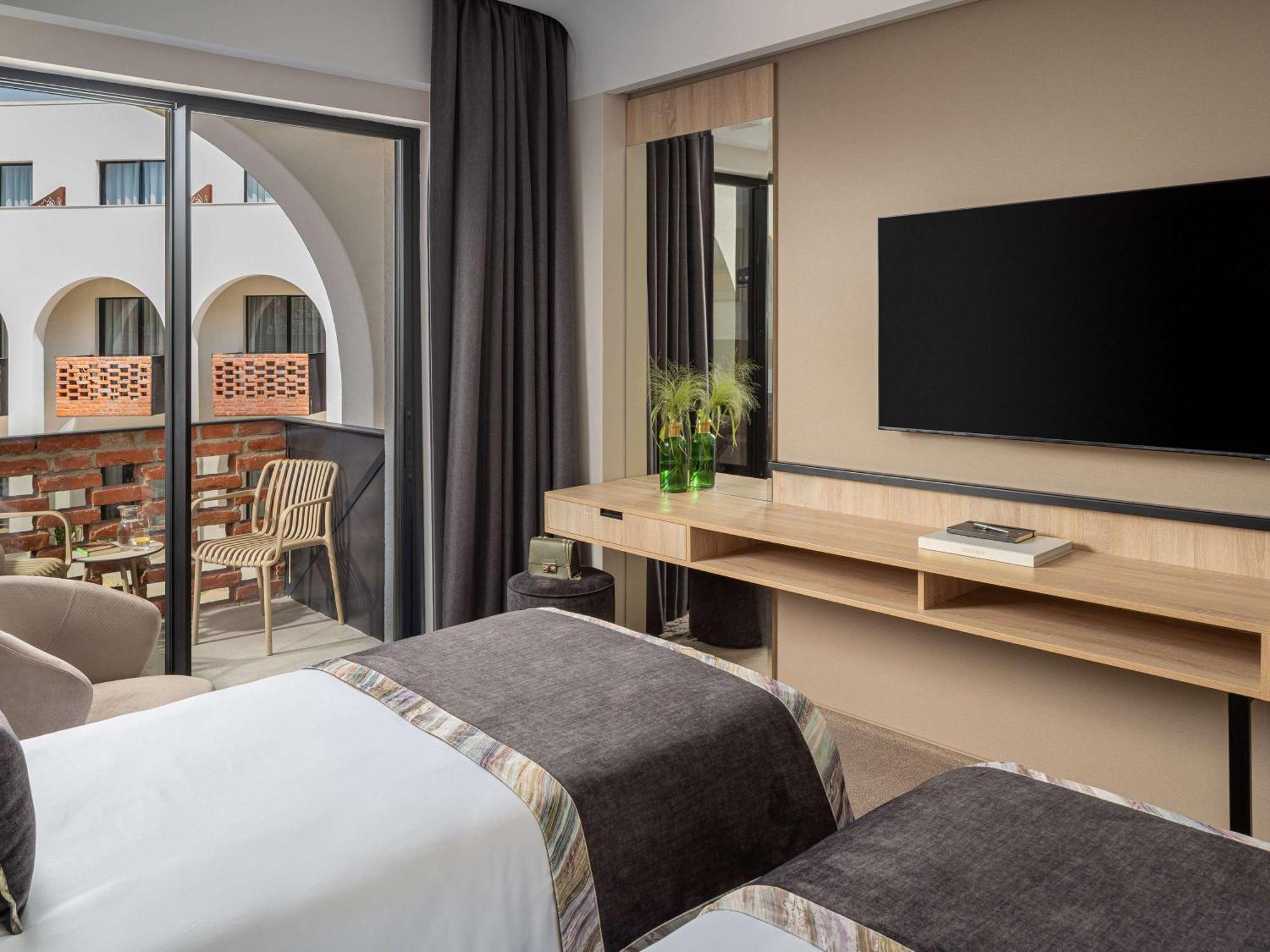 Mercure Conacul Cozieni Pasarea Экстерьер фото