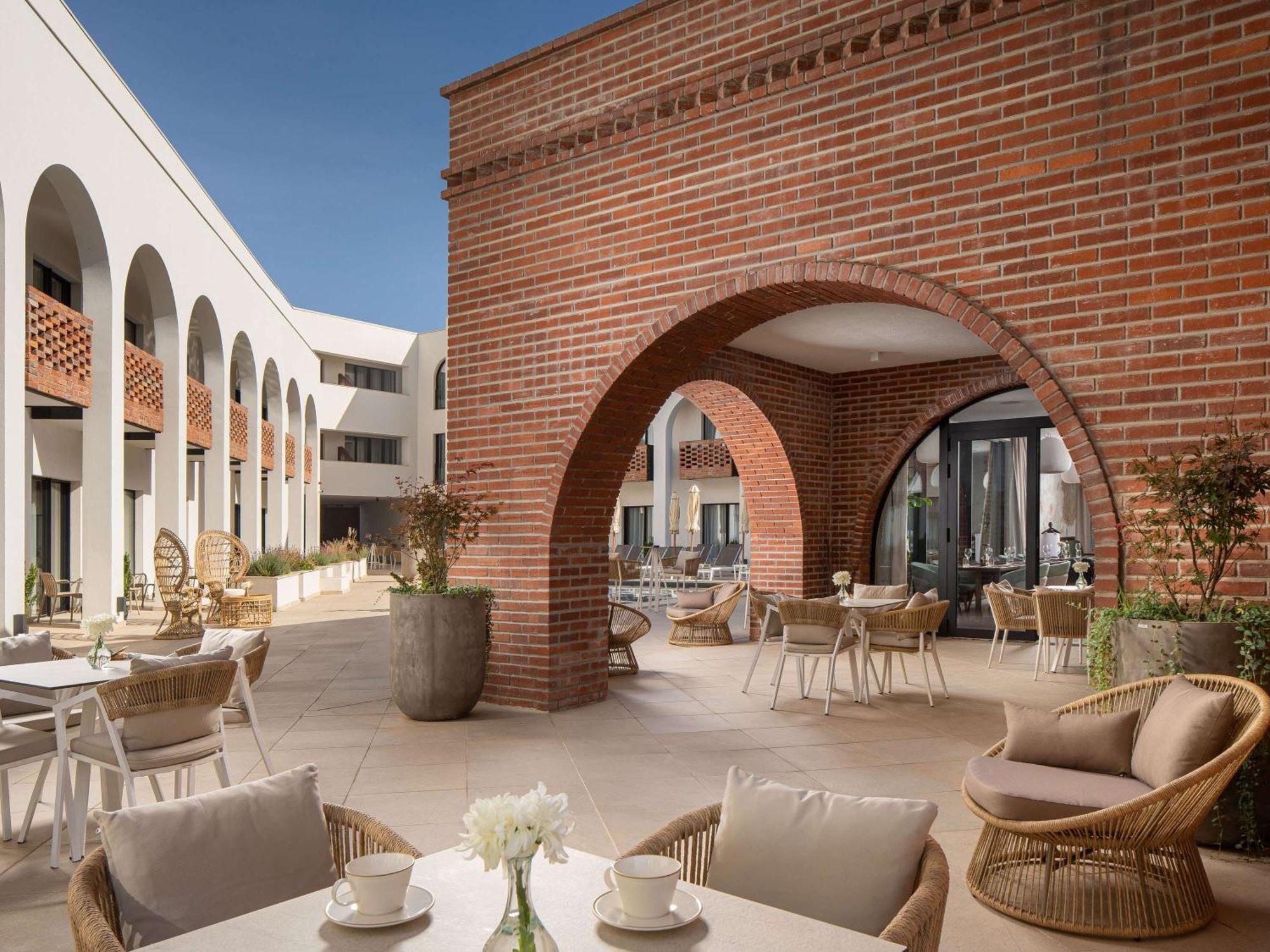 Mercure Conacul Cozieni Pasarea Экстерьер фото