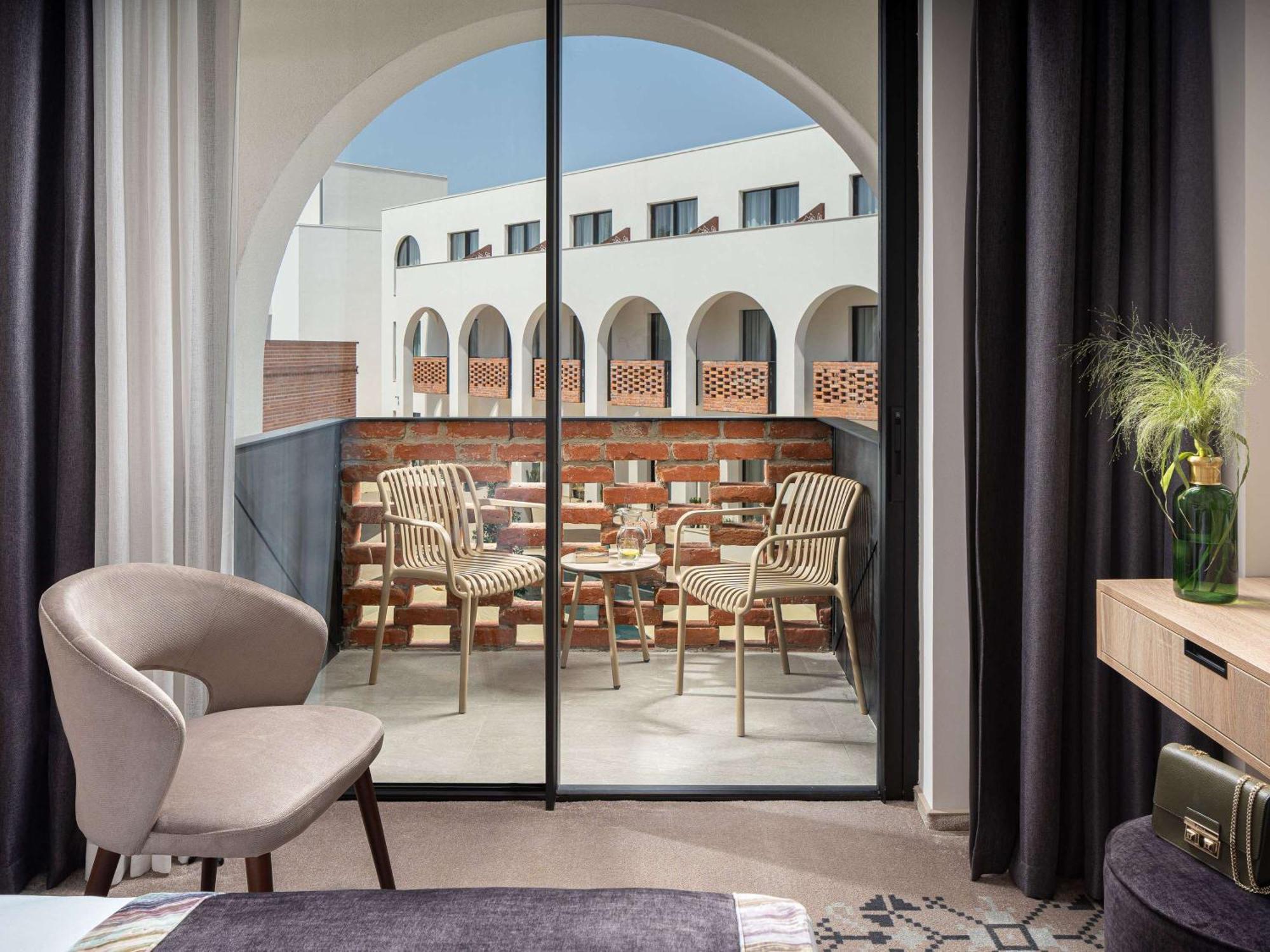 Mercure Conacul Cozieni Pasarea Экстерьер фото