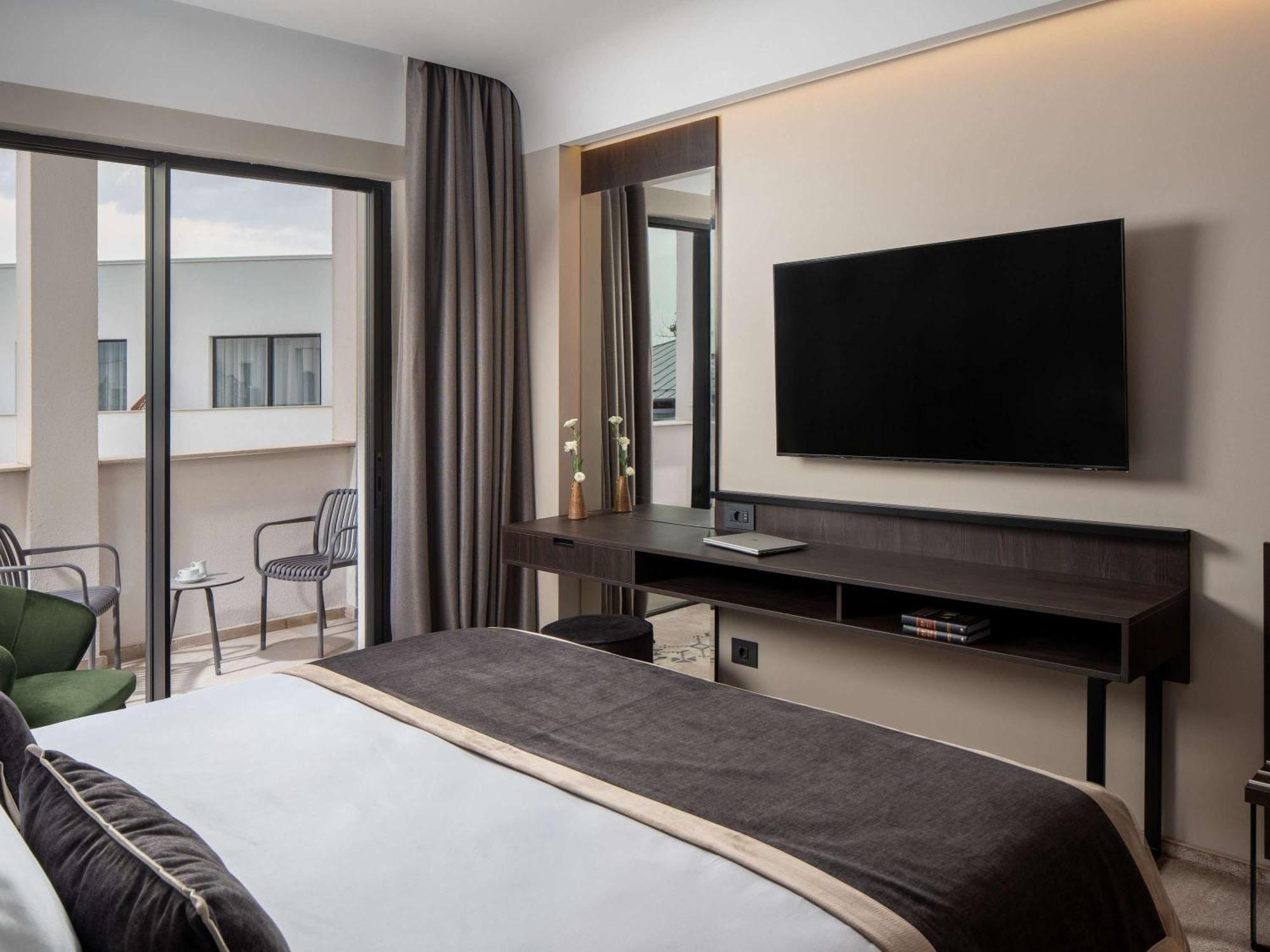 Mercure Conacul Cozieni Pasarea Экстерьер фото