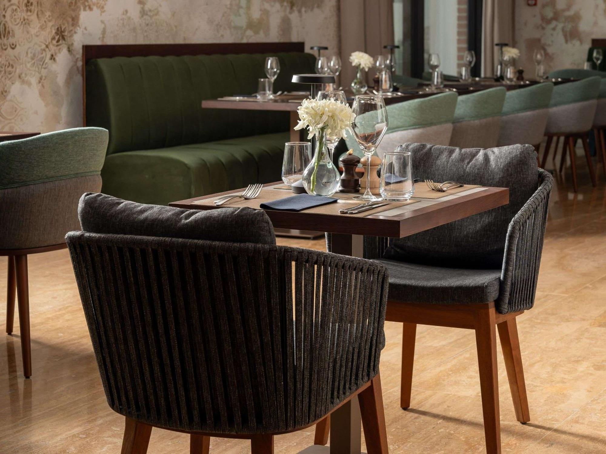 Mercure Conacul Cozieni Pasarea Экстерьер фото